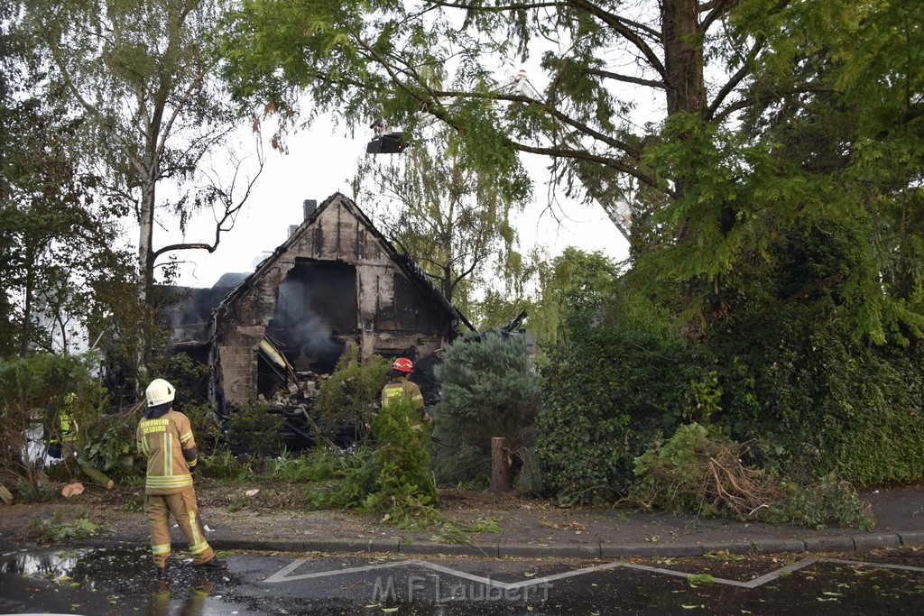 Grossfeuer Einfamilienhaus Siegburg Muehlengrabenstr P0870.JPG - Miklos Laubert